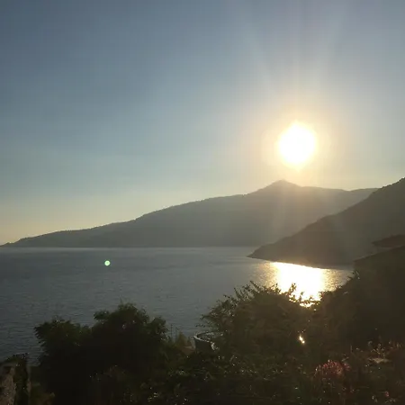 Amazing Seafront 4 Bedrooms Villa In Kalkan Centre فيلة *
